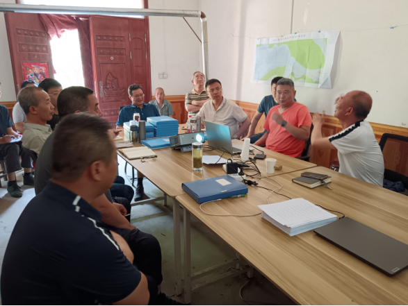 e749fbe05903b43528de67367fc1bde7.png 陜西地礦綜合隊銀洞溝重晶石礦普查項目通過集團公司野外驗收30.png